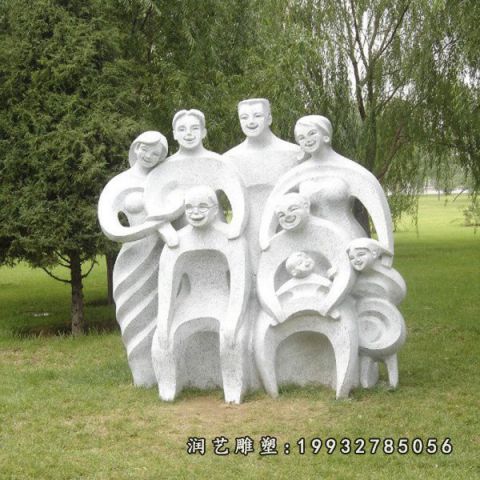 草坪一家人人物石雕