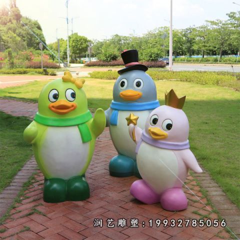 街道玻璃钢企鹅雕塑