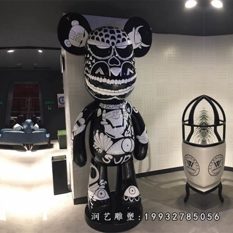 酒店玻璃钢暴力熊雕塑