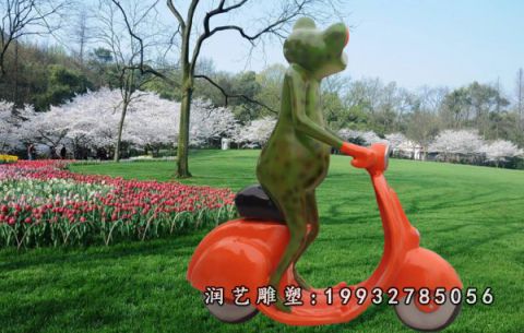 广场玻璃钢青蛙雕塑