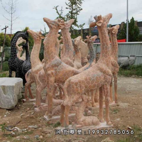 公园长颈鹿石雕