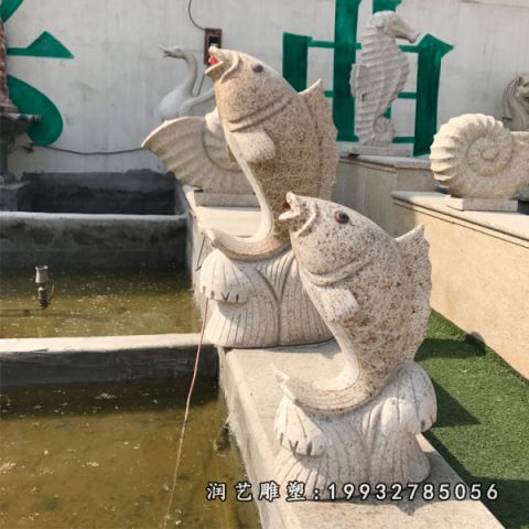 广场鱼动物石雕