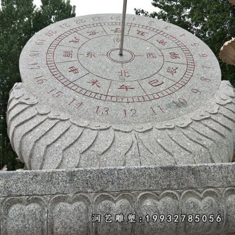 草坪日晷景观石雕