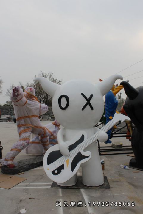街道玻璃钢公仔雕塑