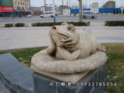 公园大理石青蛙雕塑