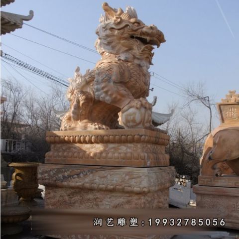 景区晚霞红麒麟雕塑
