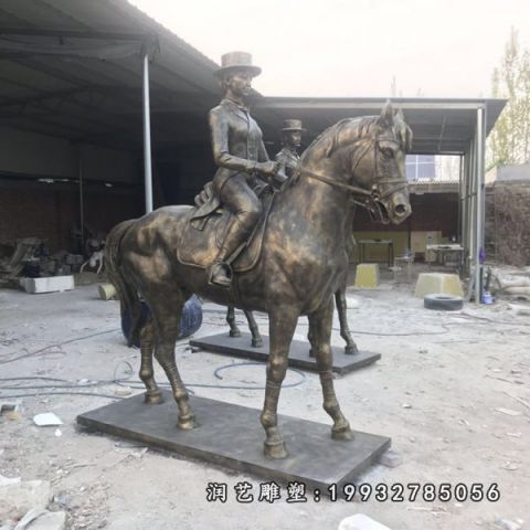 城市铜骑马人物雕塑