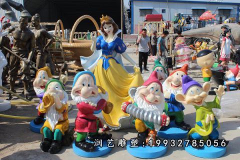 草坪玻璃钢白雪公主和小矮人雕塑