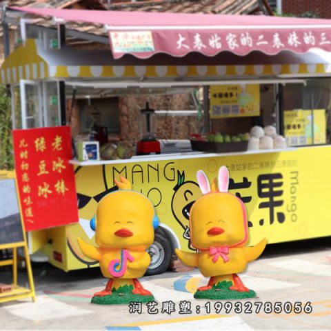 商场玻璃钢小黄鸭动物雕塑