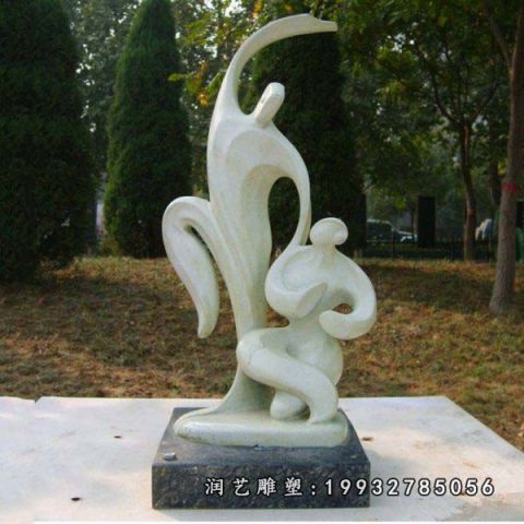 街道抽象情侣人物石雕