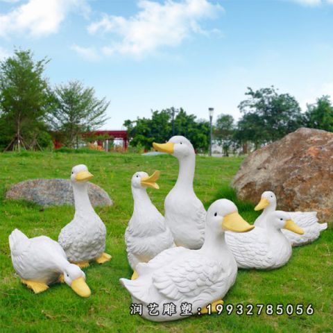 草坪玻璃钢鸭子雕塑