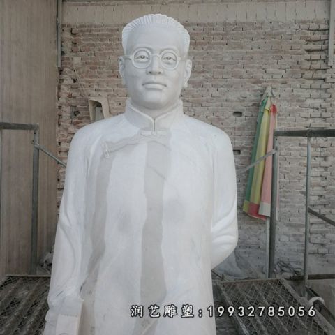 广场陶行知名人石雕