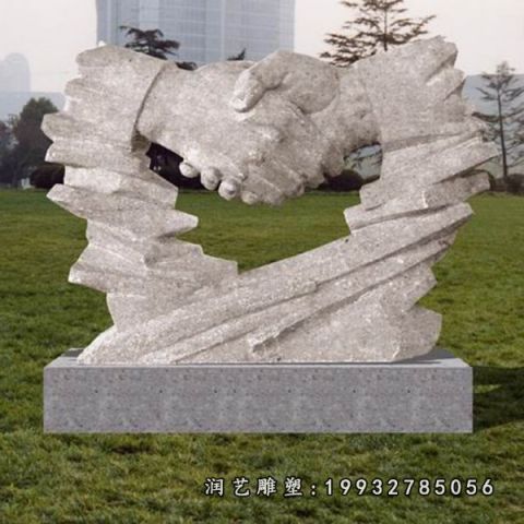 草坪景观握手石雕