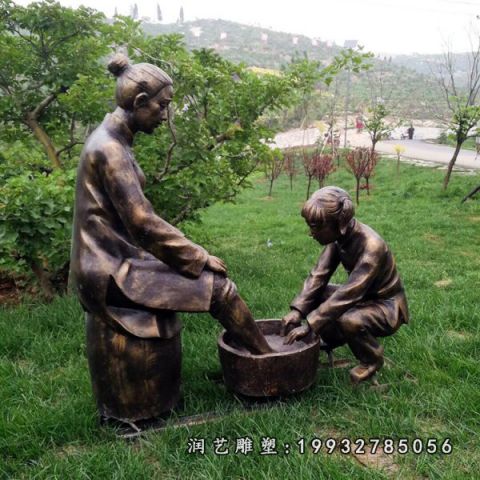 小区人物孝顺铜雕