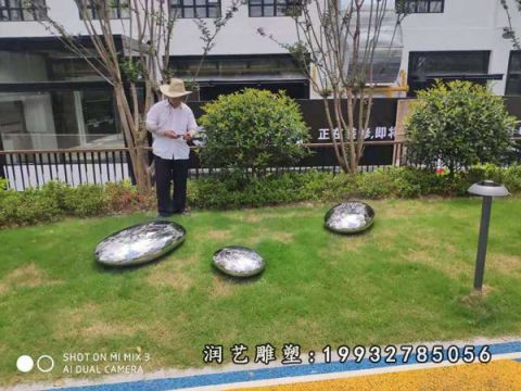 不锈钢小区景观石雕塑