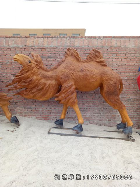 广场玻璃钢动物骆驼雕塑