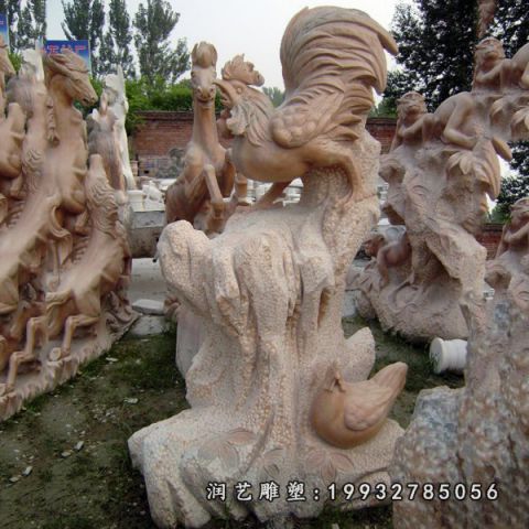 广场晚霞红鸡雕塑