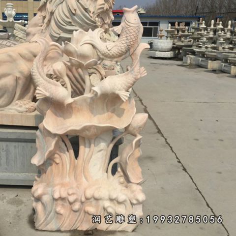 景区晚霞红荷花雕塑