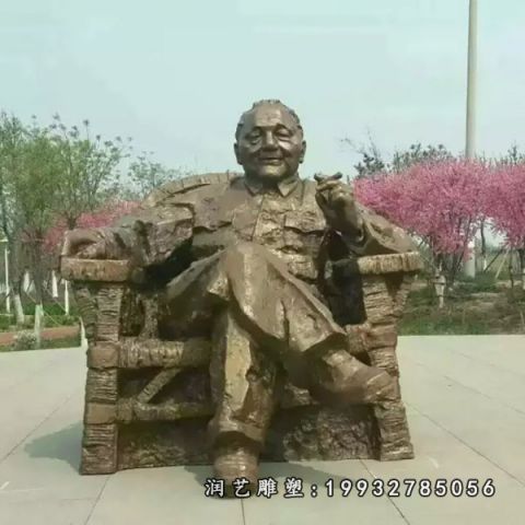 广场邓小平铜雕人物
