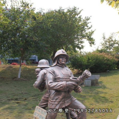 草坪消防人物铜雕塑