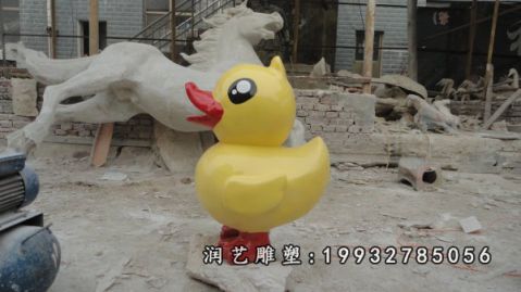 酒店玻璃钢小黄鸭雕塑