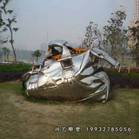 草坪不锈钢手提包景观雕塑