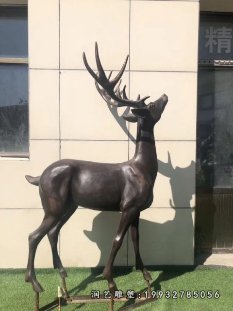 动物鹿草坪铜雕