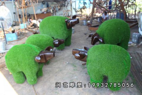 校园玻璃钢羊雕塑