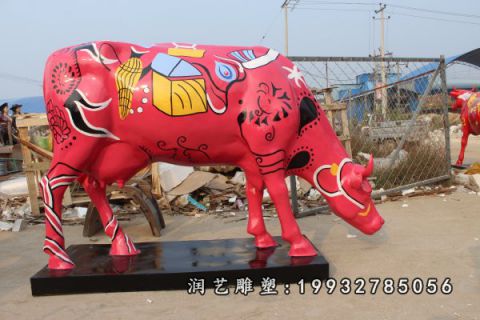广场玻璃钢牛彩绘雕塑