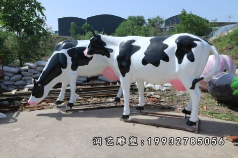 商业街玻璃钢奶牛雕塑