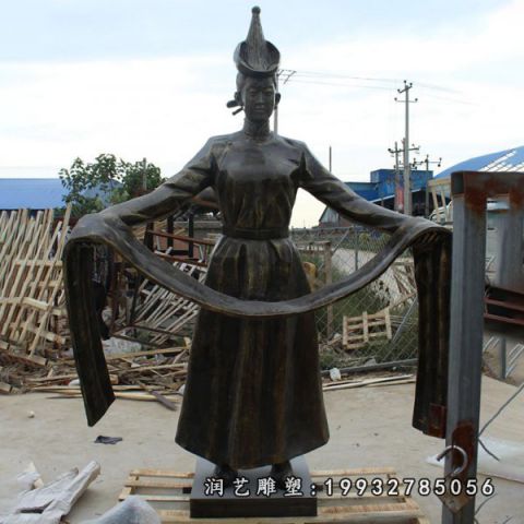 广场少数民族铜雕人物