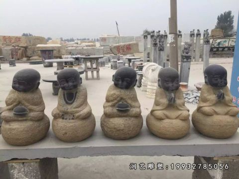 广场小和尚石雕