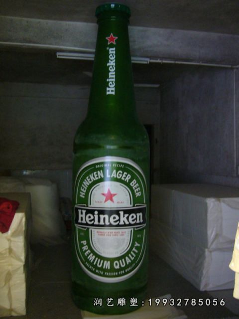 酒店玻璃钢酒瓶景观雕塑