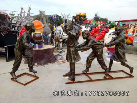 商业街老鹰捉小鸡铜雕