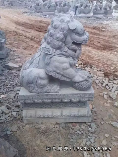 学校动物狮子石雕