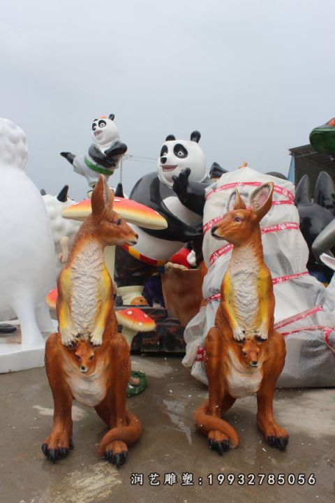 步行街玻璃钢袋鼠雕塑