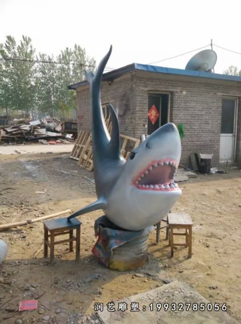 街道玻璃钢鲨鱼动物雕塑