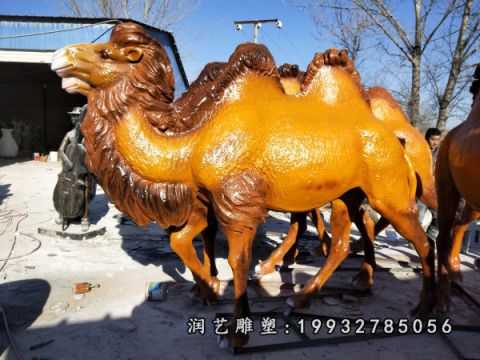 学校玻璃钢骆驼动物雕塑