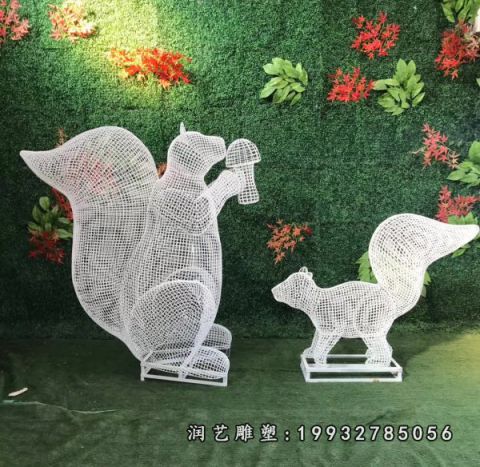 不锈钢松鼠雕塑