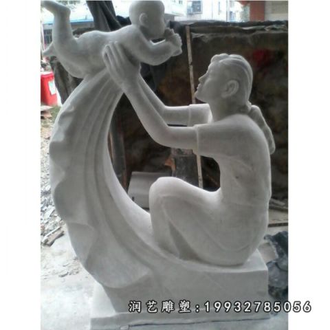 草坪人物母子石雕