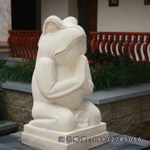步行街动物青蛙石雕