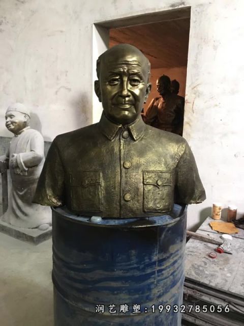 小区人物钱学森铜雕