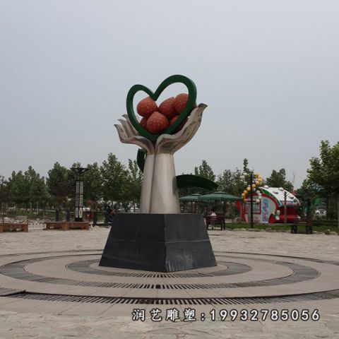 草坪不锈钢景观草莓雕塑