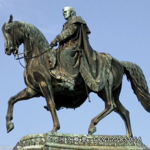 公园骑马铜雕人物