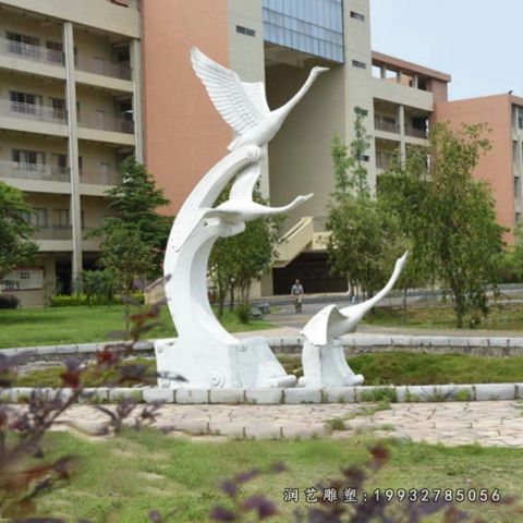 学校仙鹤动物石雕