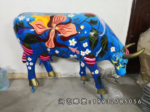 企业玻璃钢牛动物雕塑