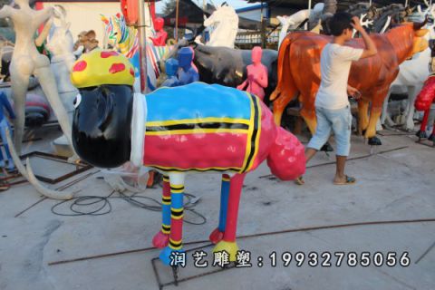 草坪玻璃钢小羊肖恩雕塑